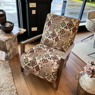 Alternative view of Settee & Chair